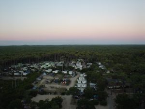 Foto 1: Blick von der DÃ¼ne auf den Campingplatz