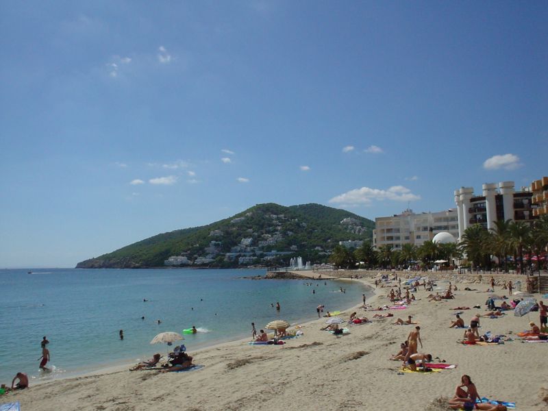 Bild: Stadtstrand von Santa Eularia - Blick nach Westen