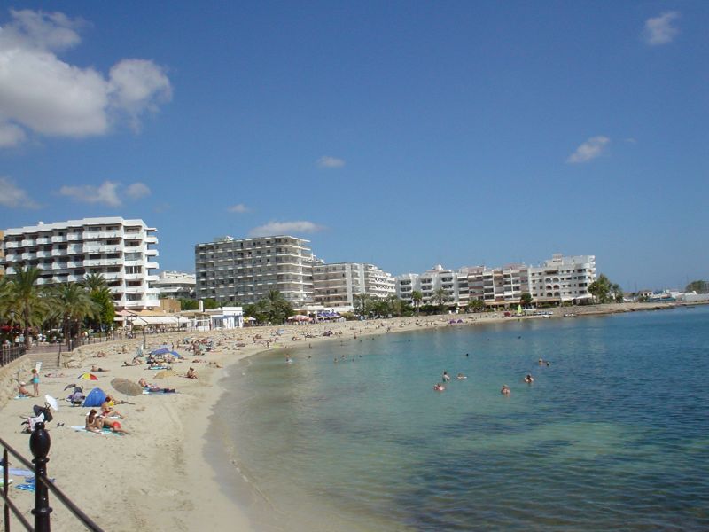 Bild: Stadtstrand von Santa Eularia - Blick nach Osten